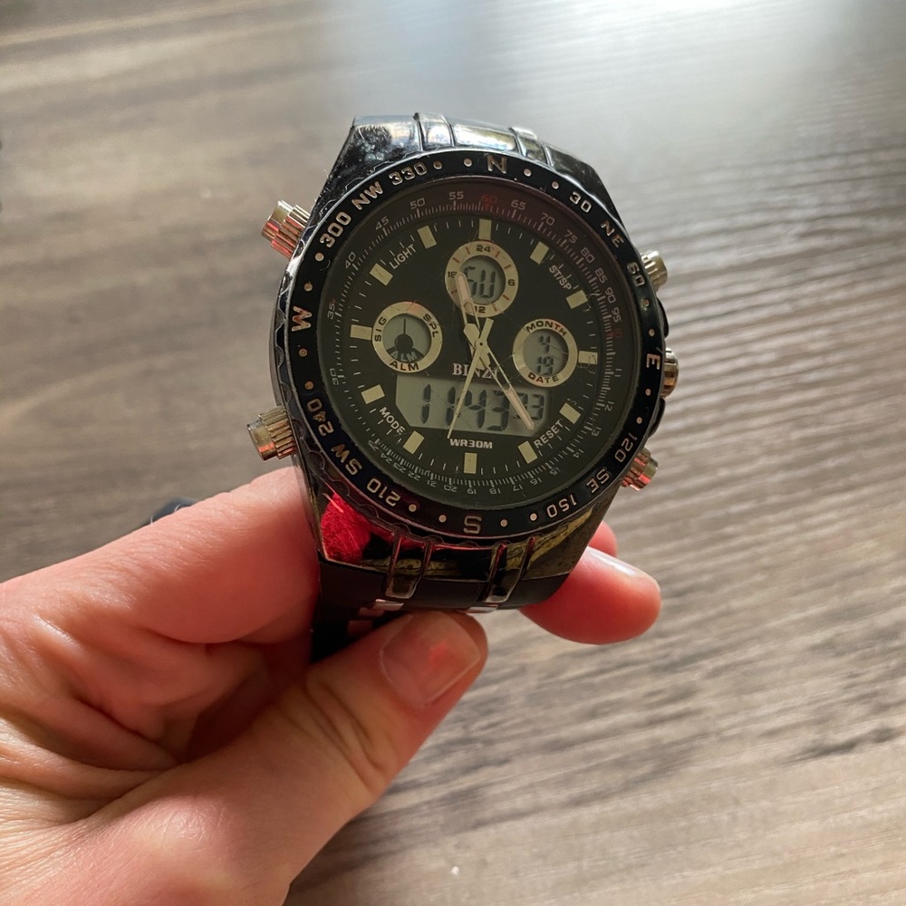 Digital Watch - Picture 3 of 3